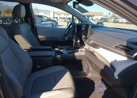 2025 Toyota Sienna Xle z USA, uszkodzony, nr VIN 5TDJSKFC5SS200514